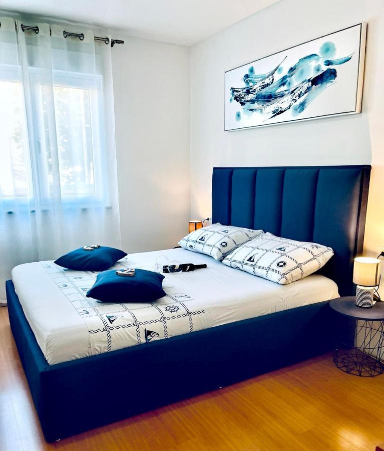 Luana Lux Apartment Pula Exteriör bild