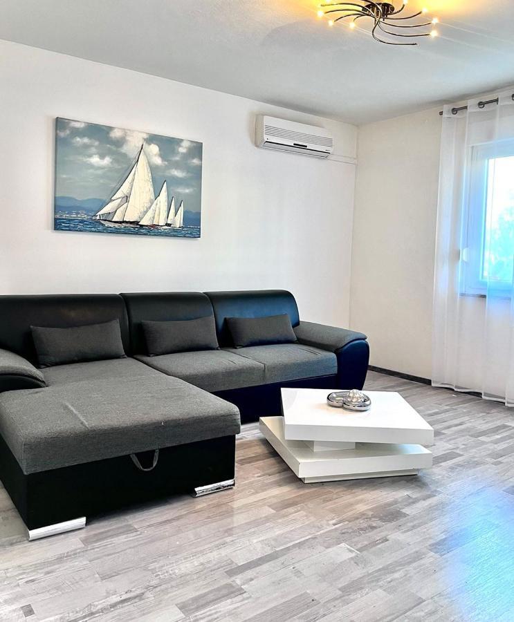 Luana Lux Apartment Pula Exteriör bild