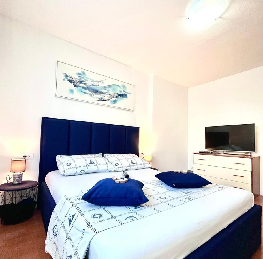 Luana Lux Apartment Pula Exteriör bild
