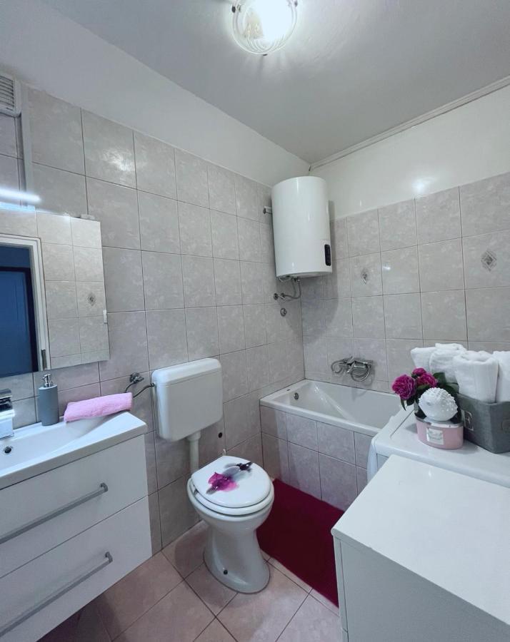 Luana Lux Apartment Pula Exteriör bild